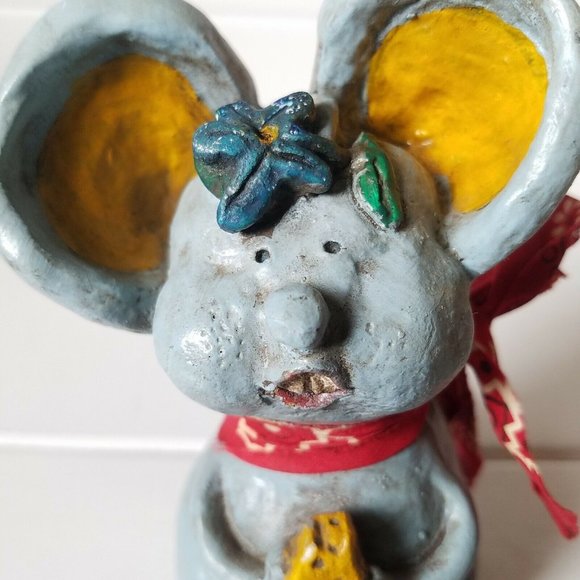 Vintage Mouse Holding Cheese Figurine - Picture 7 of 12